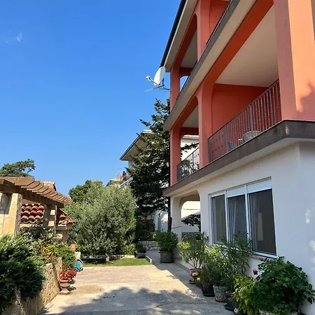 Mauro Apartman *
