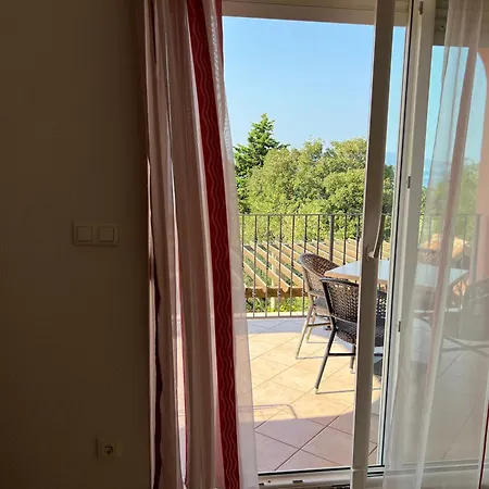 Mauro Apartman *