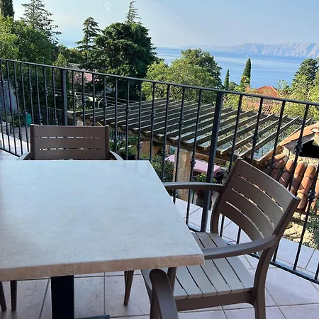 Mauro Apartman *